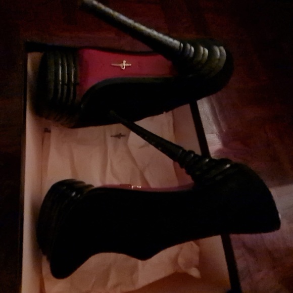 - Cesare Paciotti heels - - Picture 4 of 13